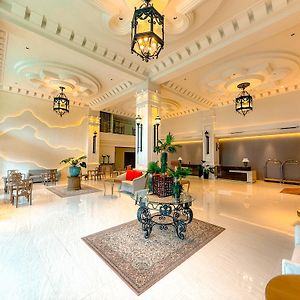 Vermillion Hotel